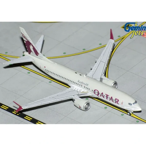 Gemini Jets GJQTR2210 1:400 Qatar Airways Boeing 737 Max8 - Miniature Marvels: Airplane Models & Painted Dice* Airplane Model