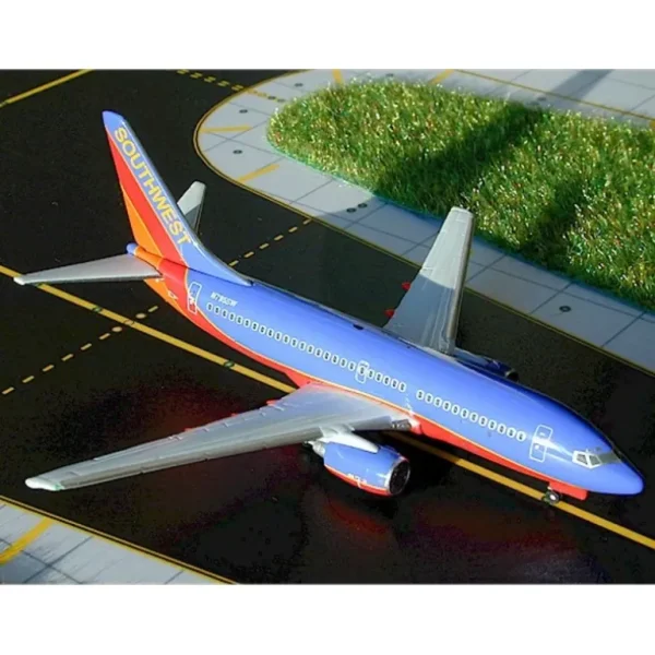 Gemini Jets GJSWA253 1:400 Southwest Boeing 737-700 N795SW - Miniature Marvels: Airplane Models & Painted Dice* Airplane Model