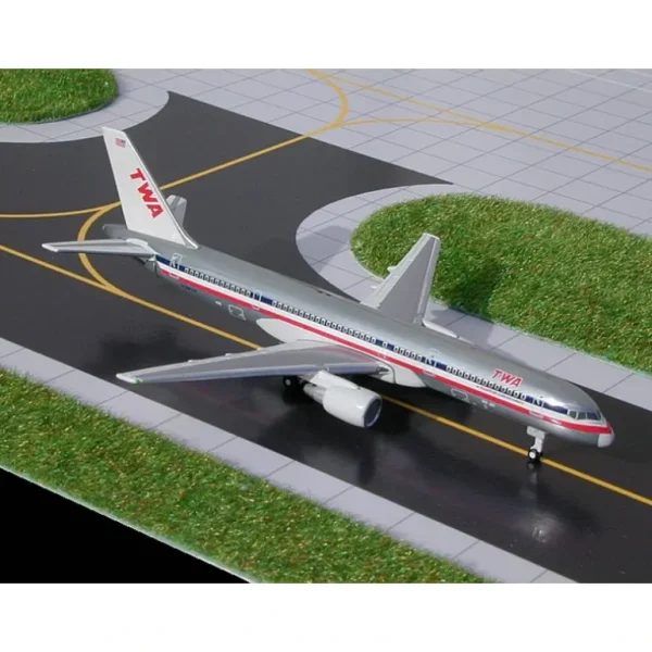 Gemini Jets GJTWA233 1:400 TWA Boeing 757-200 - Miniature Marvels: Airplane Models & Painted Dice* Airplane Model