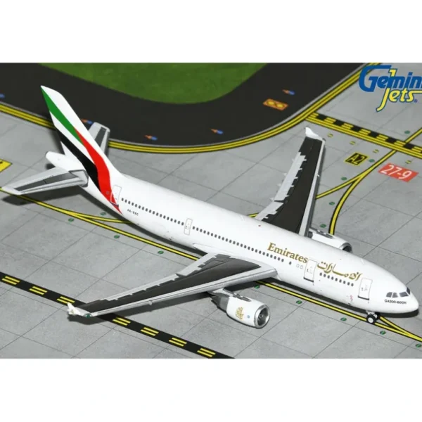 Gemini Jets GJUAE2231 1:400 Emirates A300B4-600R A6-EKC - Miniature Marvels: Airplane Models & Painted Dice* Airplane Model