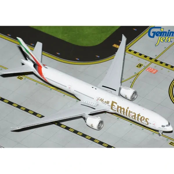Gemini Jets GJUAE2219 1:400 Emirates Boeing 777-300ER - Miniature Marvels: Airplane Models & Painted Dice* Airplane Model
