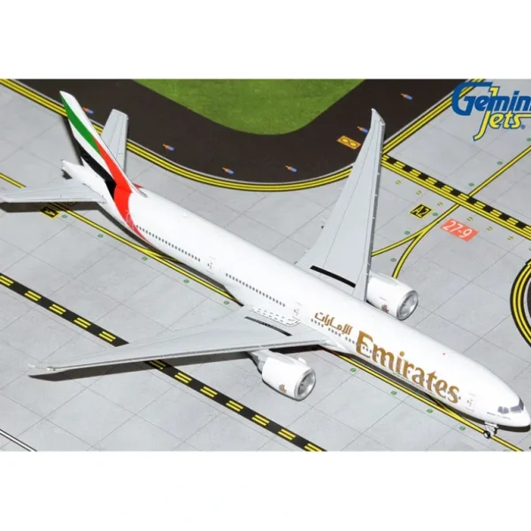 Gemini Jets GJUAE2068 1:400 Emirates 777-300ER A6-END - Miniature Marvels: Airplane Models & Painted Dice* Airplane Model