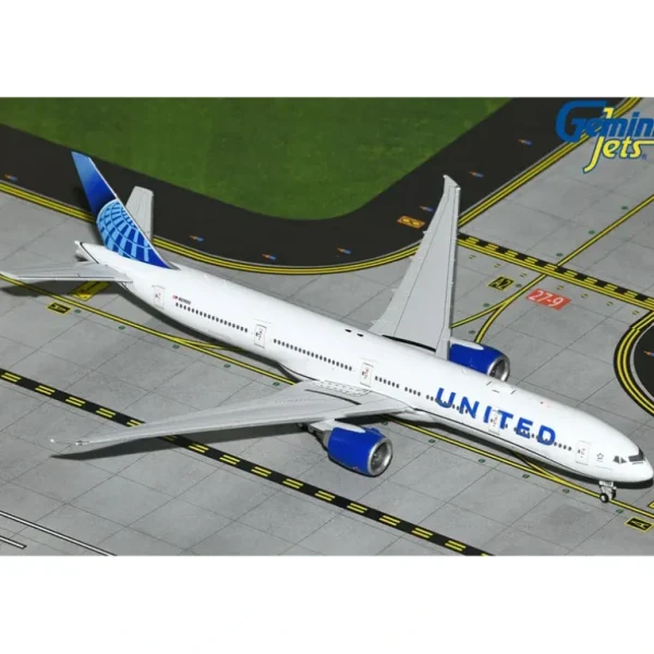 Gemini Jets GJUAL2214 1:400 United Airlines Boeing 777-300ER N2352U - Miniature Marvels: Airplane Models & Painted Dice* Airplane Model