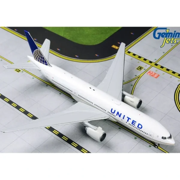 Gemini Jets GJUAL1806 1:400 United Airlines 777-200ER N796UA - Miniature Marvels: Airplane Models & Painted Dice* Airplane Model