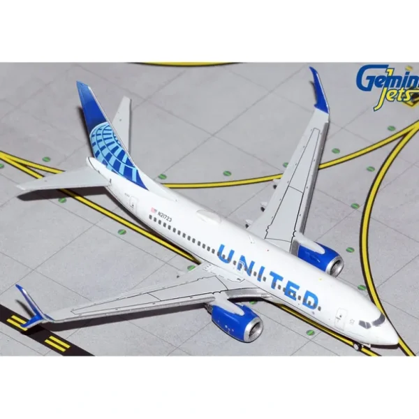 Gemini Jets GJUAL2024 1:400 United Boeing 737-700 - Miniature Marvels: Airplane Models & Painted Dice* Airplane Model