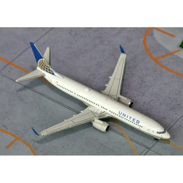 Gemini Jets GJUAL1423 1:400 United Boeing 737-900ER N38454 - Miniature Marvels: Airplane Models & Painted Dice* Airplane Model