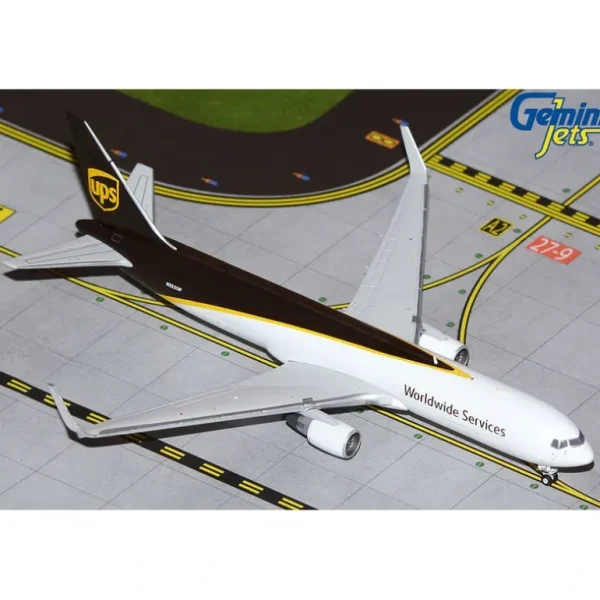 Gemini Jets GJUPS1918 1:400 UPS Boeing 767-300ERF - Miniature Marvels: Airplane Models & Painted Dice* Airplane Model