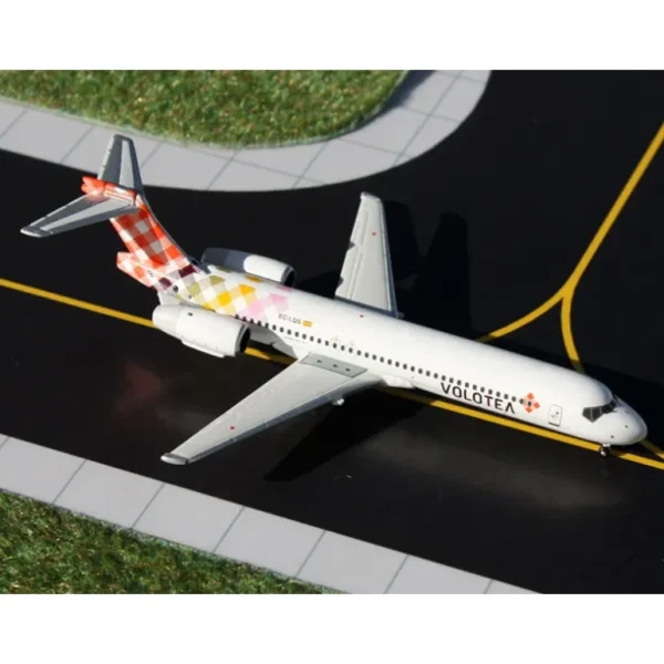 Gemini Jets GJVOE1324 1:400 Volotea Boeing 717-200 - Miniature Marvels: Airplane Models & Painted Dice* Airplane Model