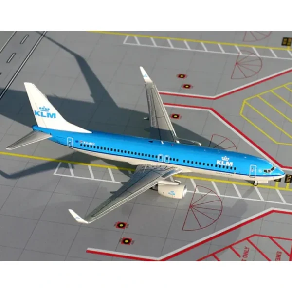 Gemini Jets G2KLM014 1:200 KLM Boeing 737-800 - Miniature Marvels: Airplane Models & Painted Dice* Airplane Model