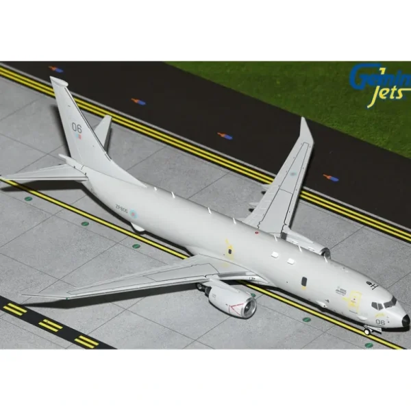 Gemini Jets G2RAF1227 1:200 Royal Air Force Poseidon MRA1 ZP806 - Miniature Marvels: Airplane Models & Painted Dice* Airplane Model