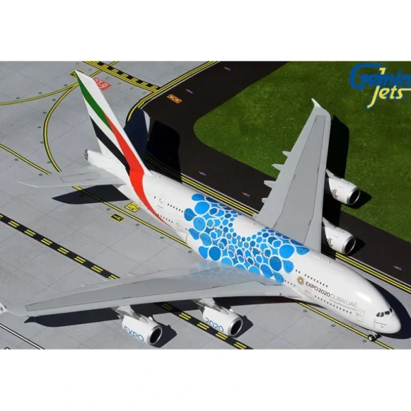 Gemini Jets G2UAE1044 1:200 Emirates Airbus A380 - Miniature Marvels: Airplane Models & Painted Dice* Airplane Model