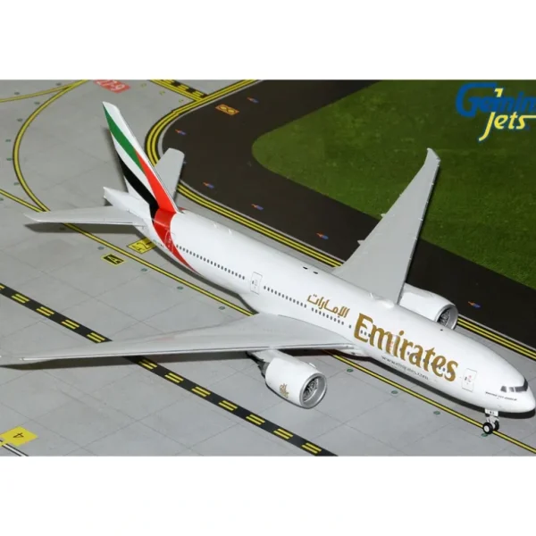 Gemini Jets G2UAE412 1:200 Emirates B777-200LR A6-EWA - Miniature Marvels: Airplane Models & Painted Dice* Airplane Model