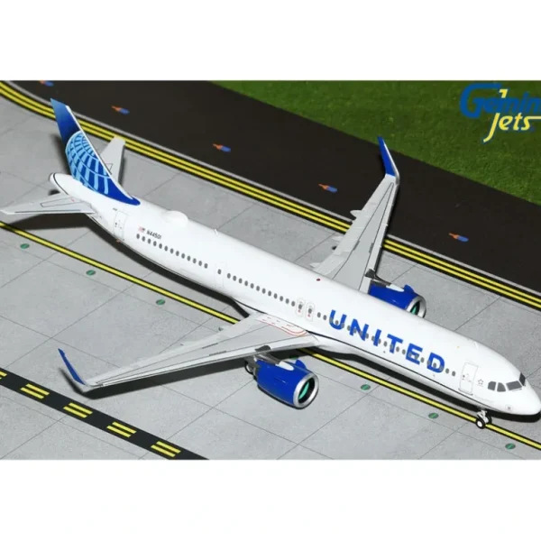 Gemini Jets G2UAL1281 1:200 United Airbus A321neo - Miniature Marvels: Airplane Models & Painted Dice* Airplane Model