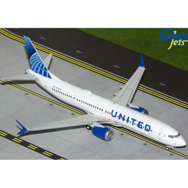 Gemini Jets G2UAL1256 1:200 United Airlines B737 MAX 9 N37555 - Miniature Marvels: Airplane Models & Painted Dice* Airplane Model