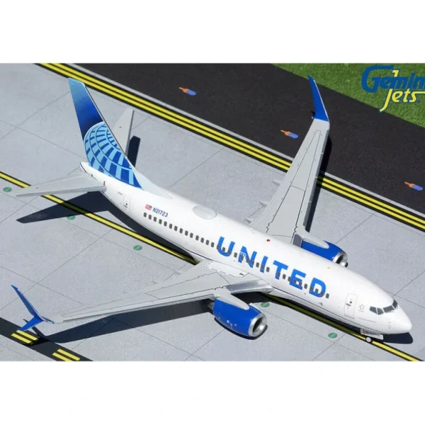 Gemini Jets G2UAL1014 1:200 United Airlines Boeing 737-700 - Miniature Marvels: Airplane Models & Painted Dice* Airplane Model