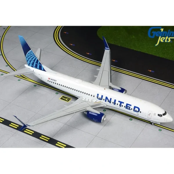 Gemini Jets G2UAL763 1:200 United Boeing 737-800 N37267 - Miniature Marvels: Airplane Models & Painted Dice* Airplane Model