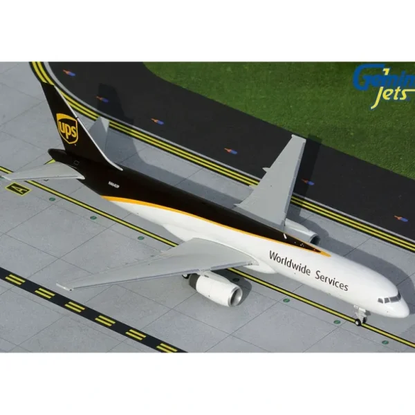 Gemini Jets G2UPS978 1:200 UPS Airlines Boeing 757-200F - Miniature Marvels: Airplane Models & Painted Dice* Airplane Model