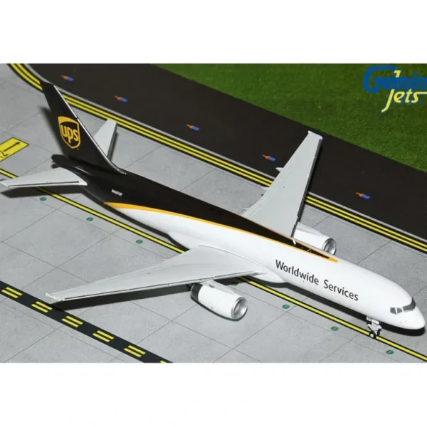Gemini Jets G2UPS1277 1:200 UPS Airlines Boeing 757-200(PF) N465UP - Miniature Marvels: Airplane Models & Painted Dice* Airplane Model