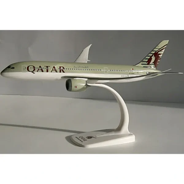 Herpa 1:200 Qatar Airways Boeing 787-8 Plastic - Miniature Marvels: Airplane Models & Painted Dice* Airplane Model