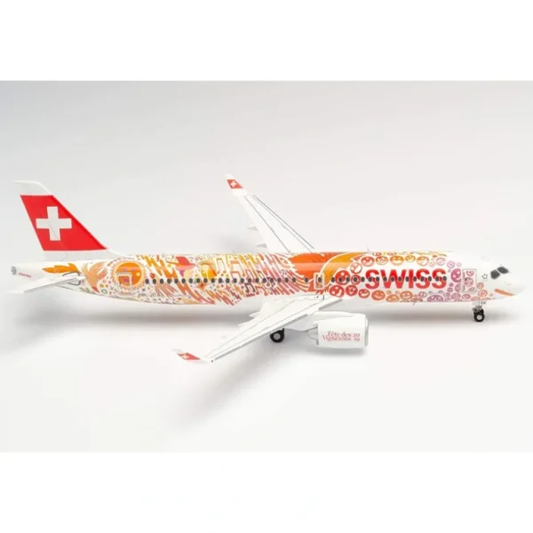 Herpa HE559935 1:200 Swiss Airbus A220-300 - Miniature Marvels: Airplane Models & Painted Dice* Airplane Model