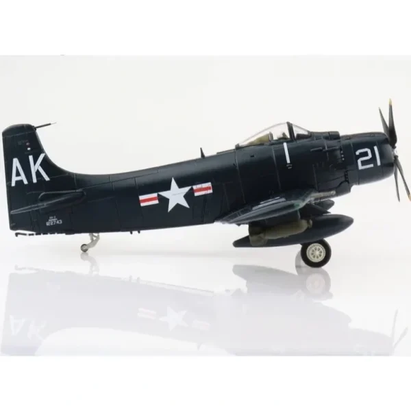 Hobby Master HA2918 1:72 Douglas AD-3 Skyraider - Miniature Marvels: Airplane Models & Painted Dice* Airplane Model