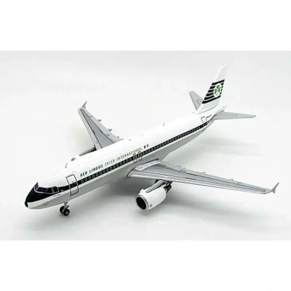 *Inflight 1:200 Airbus A320 IF320001 - Miniature Marvels: Airplane Models & Painted Dice* Airplane Model