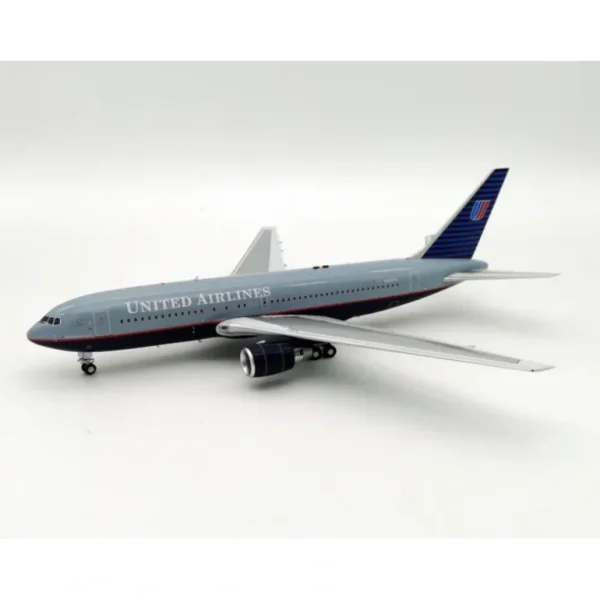 *InFlight 1:200 United Boeing 767-200 IF762UA1221 - Miniature Marvels: Airplane Models & Painted Dice* Airplane Model