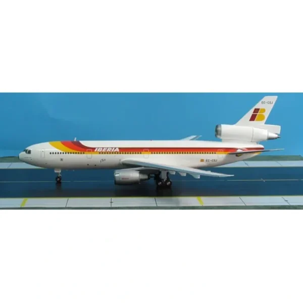 *InFlight IF103024 1:200 Iberia DC-10-30 EC-CSJ - Miniature Marvels: Airplane Models & Painted Dice* Airplane Model