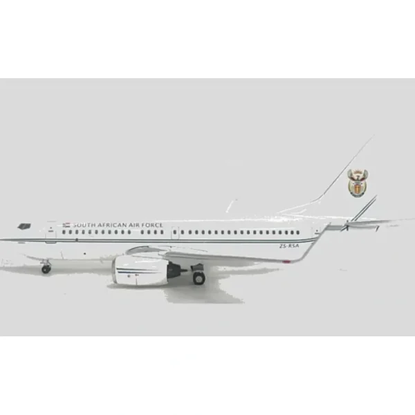 InFlight IF737001 1:200 South African Air Force 737-700 ZS-RSA - Miniature Marvels: Airplane Models & Painted Dice* Airplane Model
