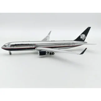 InFlight200 IF763AM1123P AeroMexico Boeing 767-3Q8/ER XA-APB - Miniature Marvels: Airplane Models & Painted Dice* Airplane Model