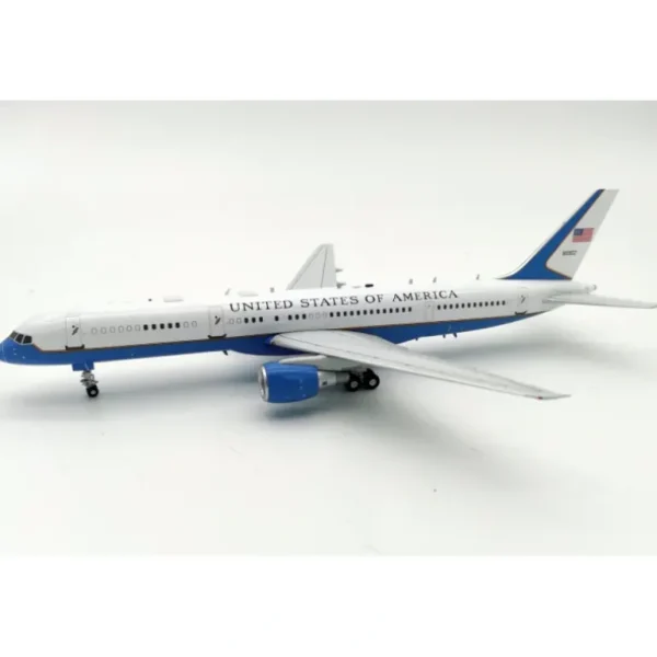 *InFlight200 IFC32USA03 1:200 USAF Boeing C-32A - Miniature Marvels: Airplane Models & Painted Dice* Airplane Model