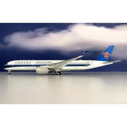 *Inflight IF350CZ0719 1:200 China Southern Airbus A350-900 B-308T - Miniature Marvels: Airplane Models & Painted Dice* Airplane Model