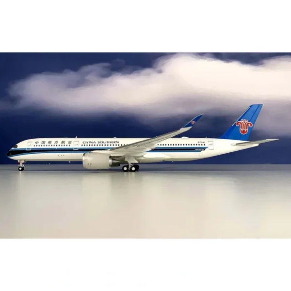 *Inflight IF350CZ0719 1:200 China Southern Airbus A350-900 B-308T - Miniature Marvels: Airplane Models & Painted Dice* Airplane Model