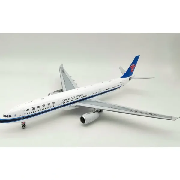 *InFlight200 IF333CZ0518 China Southern A330-300 B-8361 - Miniature Marvels: Airplane Models & Painted Dice* Airplane Model
