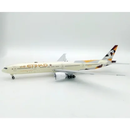 InFlight IF773EY0721 1:200 Etihad Boeing 777-300 - Miniature Marvels: Airplane Models & Painted Dice* Airplane Model