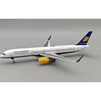 InFlight200 IF752FI123 Icelandair Boeing 757-200 TF-FIP - Miniature Marvels: Airplane Models & Painted Dice* Airplane Model