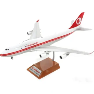 InFlight IF744MAS01 1:200 Malaysian Boeing 747-400 9M-MPP - Miniature Marvels: Airplane Models & Painted Dice* Airplane Model