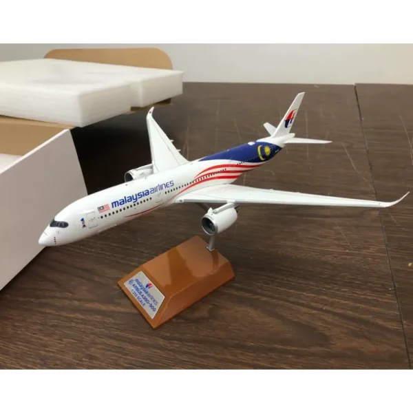 *Inflight IF350MH002 1:200 Malaysia Airlines Airbus A350-900 9M-MAC - Miniature Marvels: Airplane Models & Painted Dice* Airplane Model