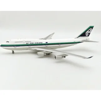 Inflight IF744NZ0423 1:200 Air New Zealand Boeing 747-400 - Miniature Marvels: Airplane Models & Painted Dice* Airplane Model