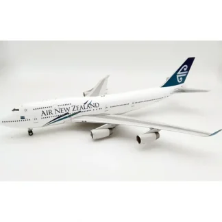 InFlight IF744NZ0820 1:200 Air New Zealand Boeing 747-419 - Miniature Marvels: Airplane Models & Painted Dice* Airplane Model