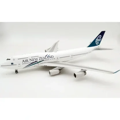 InFlight IF744NZ0820 1:200 Air New Zealand Boeing 747-419 - Miniature Marvels: Airplane Models & Painted Dice* Airplane Model