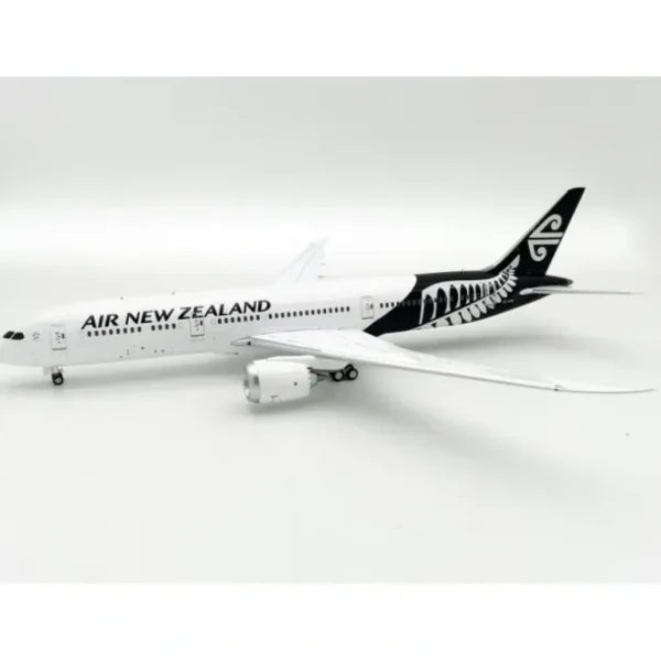 *InFlight IF789NZ1120 1:200 Air New Zealand Boeing 787-9 - Miniature Marvels: Airplane Models & Painted Dice* Airplane Model