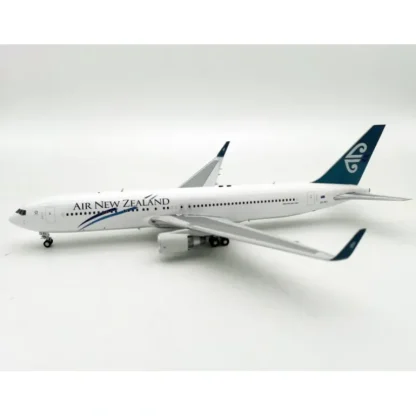 InFlight IF763NZ1221 1:200 Air New Zealand Boeing 767-300ER - Miniature Marvels: Airplane Models & Painted Dice* Airplane Model