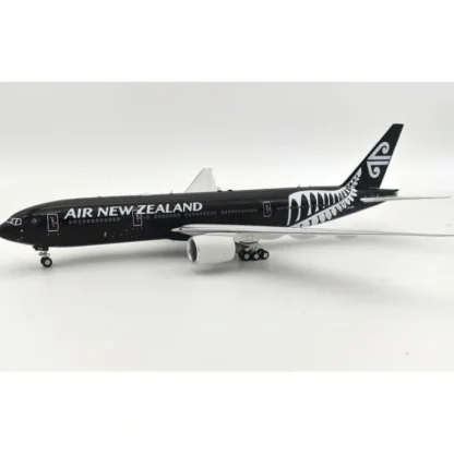 Inflight IF772NZ1223 1:200 Air New Zealand Boeing 777-219/ER ZK-OKH - Miniature Marvels: Airplane Models & Painted Dice* Airplane Model