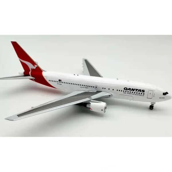 *InFlight IF762QF1120 1:200 Qantas 767-200 VH-EAN - Miniature Marvels: Airplane Models & Painted Dice* Airplane Model