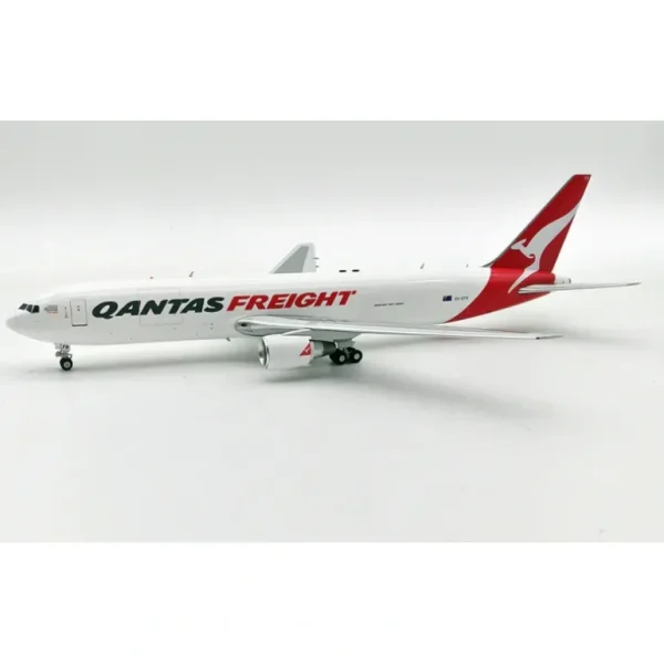 *Inflight IF763QF0123 1:200 Qantas Freight Boeing 767-381F/ER VH-EFR - Miniature Marvels: Airplane Models & Painted Dice* Airplane Model
