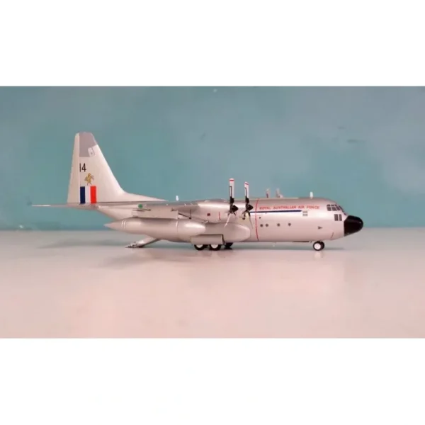 *InFlight IFRAAFC130A 1:200 Royal Australian Air Force Lockheed C-130A - Miniature Marvels: Airplane Models & Painted Dice* Airplane Model