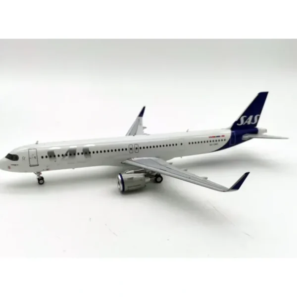 *InFlight IF321SK0221 1:200 SAS Airbus A321neo - Miniature Marvels: Airplane Models & Painted Dice* Airplane Model