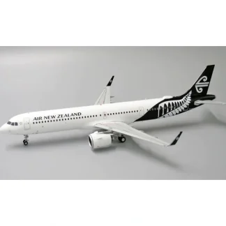 JC Wings 1:200 Air New Zealand Airbus A321Neo XX2256 - Miniature Marvels: Airplane Models & Painted Dice* Airplane Model