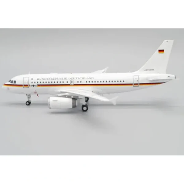 JC Wings 1:200 Luftwaffe Airbus A319 LH2LFT247 LH2247 - Miniature Marvels: Airplane Models & Painted Dice* Airplane Model